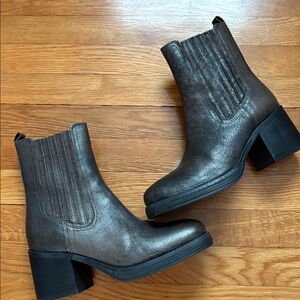 Kenneth Cole Jet Black Antique Gold Leather Chelsea Boots Chunky Heel Size 9